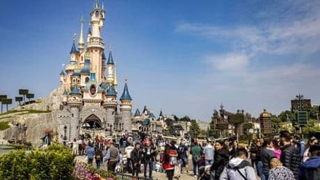 Disneyland Paris: Polizei ermittelt in Fall von Fake-Hochzeit mit neunjähriger Braut
