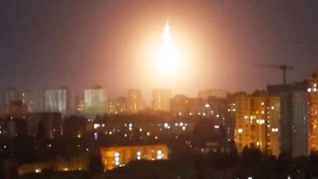 Drohnenschwarm: Russischer Großangriff erschüttert Kiew – rieisiger Feuerball über der Stadt