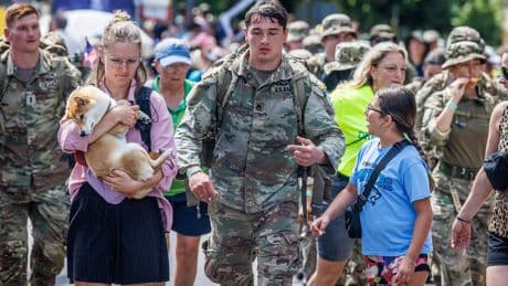 Zwaarste etappe uit de Nijmeegse Vierdaagse: ’Hopelijk loop ik zo door de pijn heen’