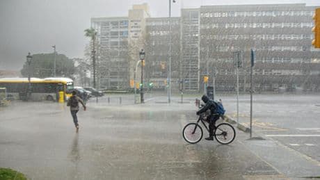 Protecció Civil pide precaución ante lluvias intensas esta tarde y el viernes en Catalunya