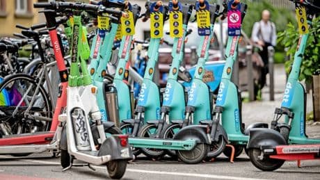 Elektroroller in Frankfurt: Jeder bunte Punkt auf der Karte ein E-Scooter