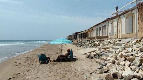 ¿Puede su valor etnológico salvar del derribo las casas en las playas de Guardamar?