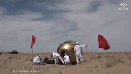 Chine: les images du retour sur Terre des trois astronautes de la mission Shenzhou-19