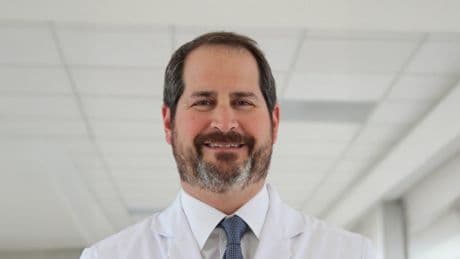 Jeremy London, cardiólogo: “Si estás en un ataque de pánico, la forma más rápida de romperlo es llenar una bolsa con hielo y ponerla en la parte de atrás del cuello”