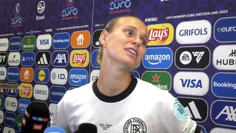 Nach Viertelfinal-Sieg - DFB-Heldin will einfach nur Schokolade!