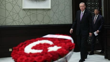 Bahçeli, kabine toplantısına çiçek gönderdi