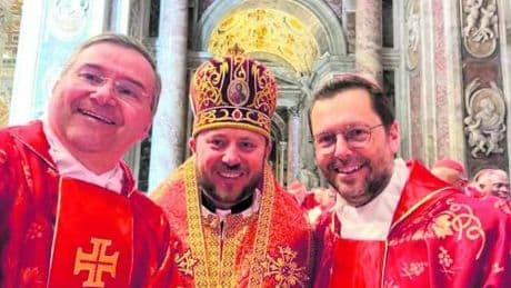 Sorrisi e pullman: l'era dei selfie-porporati