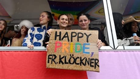 „Bundestagspolizei wurde gerufen“ – Abgeordnete müssen offenbar Regenbogenfahnen in Büros abhängen