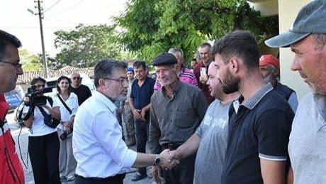 Bakan Yumaklı orman yangınından etkilenen köylerde incelemelerde bulundu