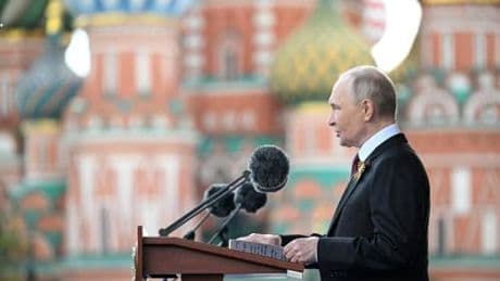 Il giorno della parata a Mosca. Putin: "Tutta la Russia sostiene l'offensiva in Ucraina