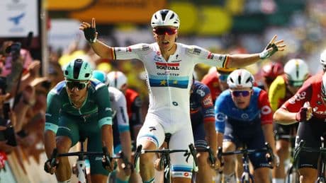 Tim Merlier caza a Van der Poel a 700 metros de meta para hacerse con la victoria en el Tour