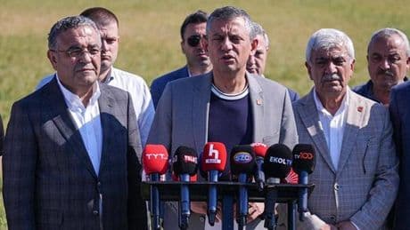 CHP Genel Başkanı Özel, Ekrem İmamoğlu'nu cezaevinde ziyaret etti
