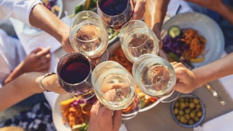 Cómo elegir el vino perfecto cada temporada: los ideales para esta primavera