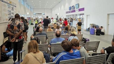 Renfe desconoce cuándo volverá a funcionar el ave Madrid-Galicia pero recuerda que los billetes se pueden cambiar