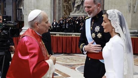 Los Reyes encabezan la delegación española en la misa de inicio del pontificado del León XIV