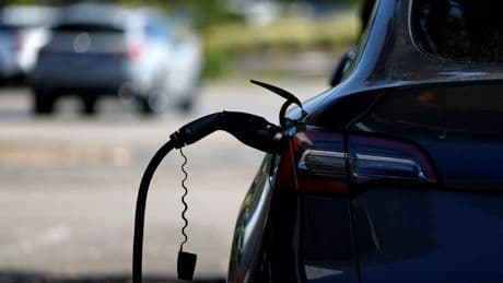 Tesla encore en perte de vitesse au deuxième trimestre