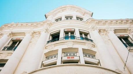 A Marseille, un temple du prêt-à-porter fait son inventaire colonial
