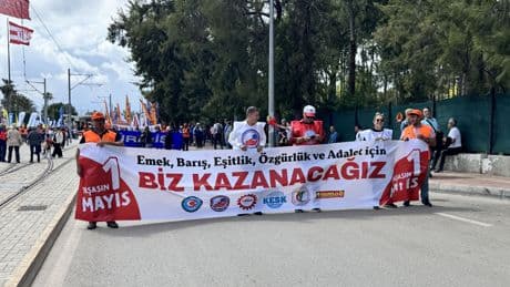 Antalya'ya işçiler ve öğrenciler hakları için yürüdü