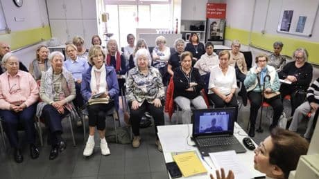 El 'casal' de personas mayores de la calle Enric Granados se salva del cierre