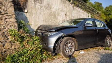 L’agression du maire de Villeneuve-de-Marc indigne jusqu’au sommet de l’Etat, mais divise la population locale