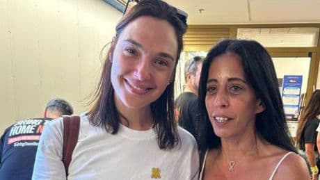 Gal Gadot: Hollywood-Schauspielerin tröstet Geiselangehörige in Tel Aviv