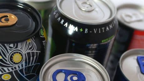 Ärzte warnen vor erhöhtem Konsum: Warum Energydrinks gerade für junge Leute gefährlich sein können
