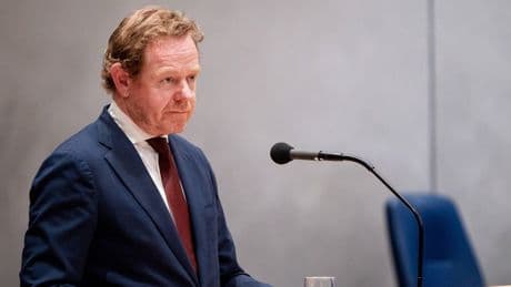 Van Weel lanceert proef tegen online radicalisering: ’Tientallen jongeren dreiging voor nationale veiligheid’