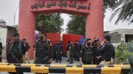 Más de 200 presos se fugan de una cárcel en Pakistán tras varios terremotos