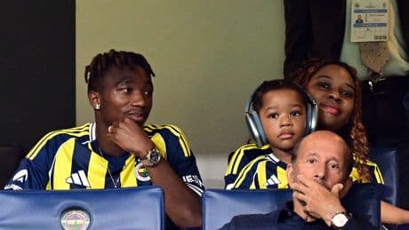 Fenerbahçe'nin yeni transferi Dorgeles Nene, Benfica maçını tribünden izledi