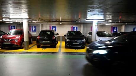 Warum Sie beim Einparken fast immer falsch herum stehen: So geht's richtig