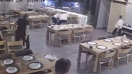 Restoranda yemek yerken ölüyordu! Heimlich manevrasıyla kurtarıldı