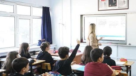 Öğretmenlerin il içi isteğe bağlı yer değiştirme başvuruları 12 Mayıs'ta başlıyor