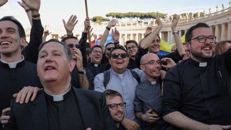 Júbilo en la plaza de San Pedro tras conocer a León XIV: "Estamos felices, es el Papa que Dios ha querido"