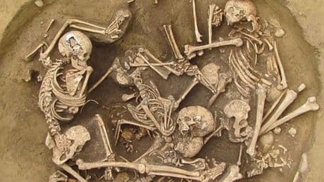 6 bin yıl önce işkence görmüş askerler çukurdan çıkarıldı