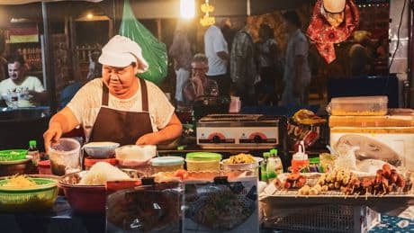 Einmal im Leben: Schlemmen auf dem Nachtmarkt in Thailand