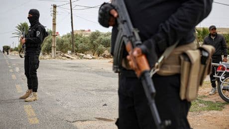 At least 30 dead, 100 injured, in clashes between armed groups, say Syrian officials