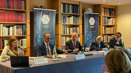 Nato, tavola rotonda al Circolo degli Esteri di Roma. Il generale Camporini: «L'Ue deve riarmarsi per potersi disarmare»