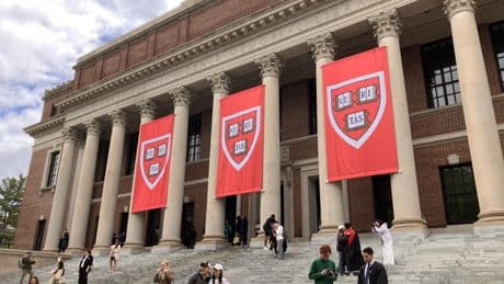 Trump ahora quiere cancelar todos los contratos del Gobierno de EEUU con Harvard: otros 100 millones en recortes
