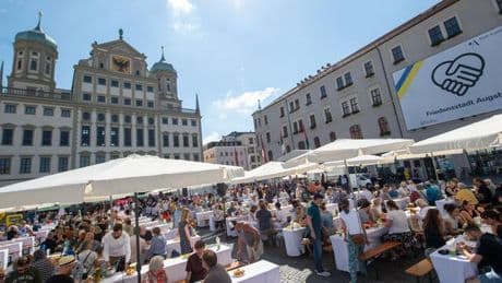 Einmaliger Stadtfeiertag: Augsburg feiert Höhepunkt von Friedensfest-Jubiläum
