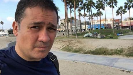 Secun de la Rosa, actor: “Mi madre fue una de las que peleó y luchó para que pusieran el 47; el autobús primero llegó a Torre Baró y luego a Canyelles, donde vivía”