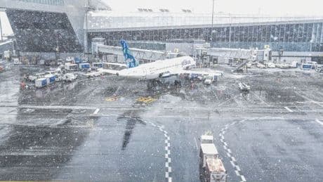 Terrifying airport near-miss as planes almost crash in view of New York skyline