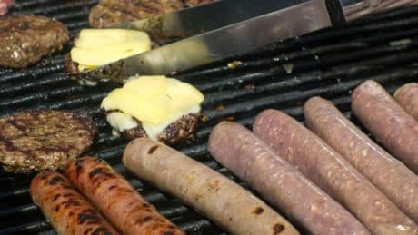 Benzin als Grillanzünder: Zwei junge Männer in Hessen verletzt