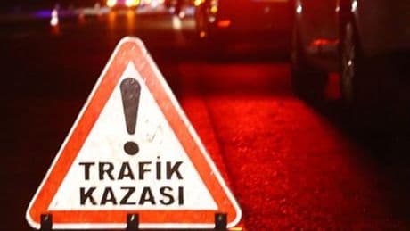 Tarım aracı ile otomobil çarpıştı: 1 ölü, 1 yaralı