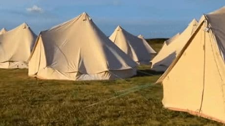 Swinger-Festival sorgt für Ärger in britischem Dorf