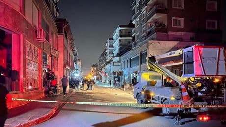 Apartmanın dördüncü katından düşen çocuk yaralandı