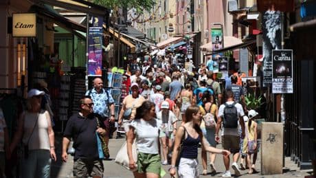 «Ce sont des week-ends vitaux» : comment la possible suppression de deux jours fériés menace les acteurs du tourisme