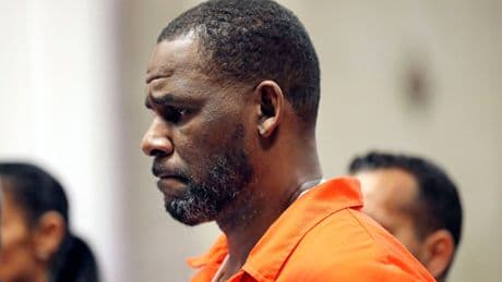 Bericht aus den USA: Skandalsänger R. Kelly nach Überdosis im Gefängnis ins Krankenhaus eingeliefert