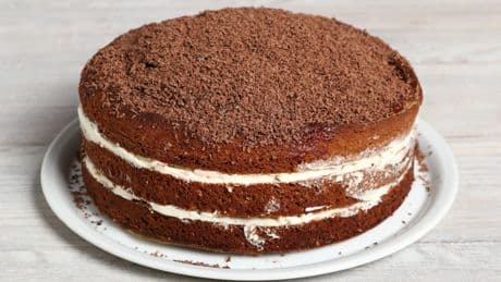 Bizcocho vegano de chocolate: un postre dulce, económico y muy delicioso