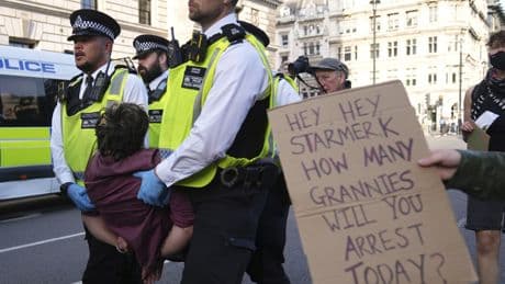 Detensión masiva en Londres en una concentración en apoyo al grupo proscrito Palestine Action