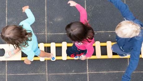 Studie zur Teilhabe von Kindern und Jugendlichen: Wo Bildung und Beteiligung vom Wohnort abhängen